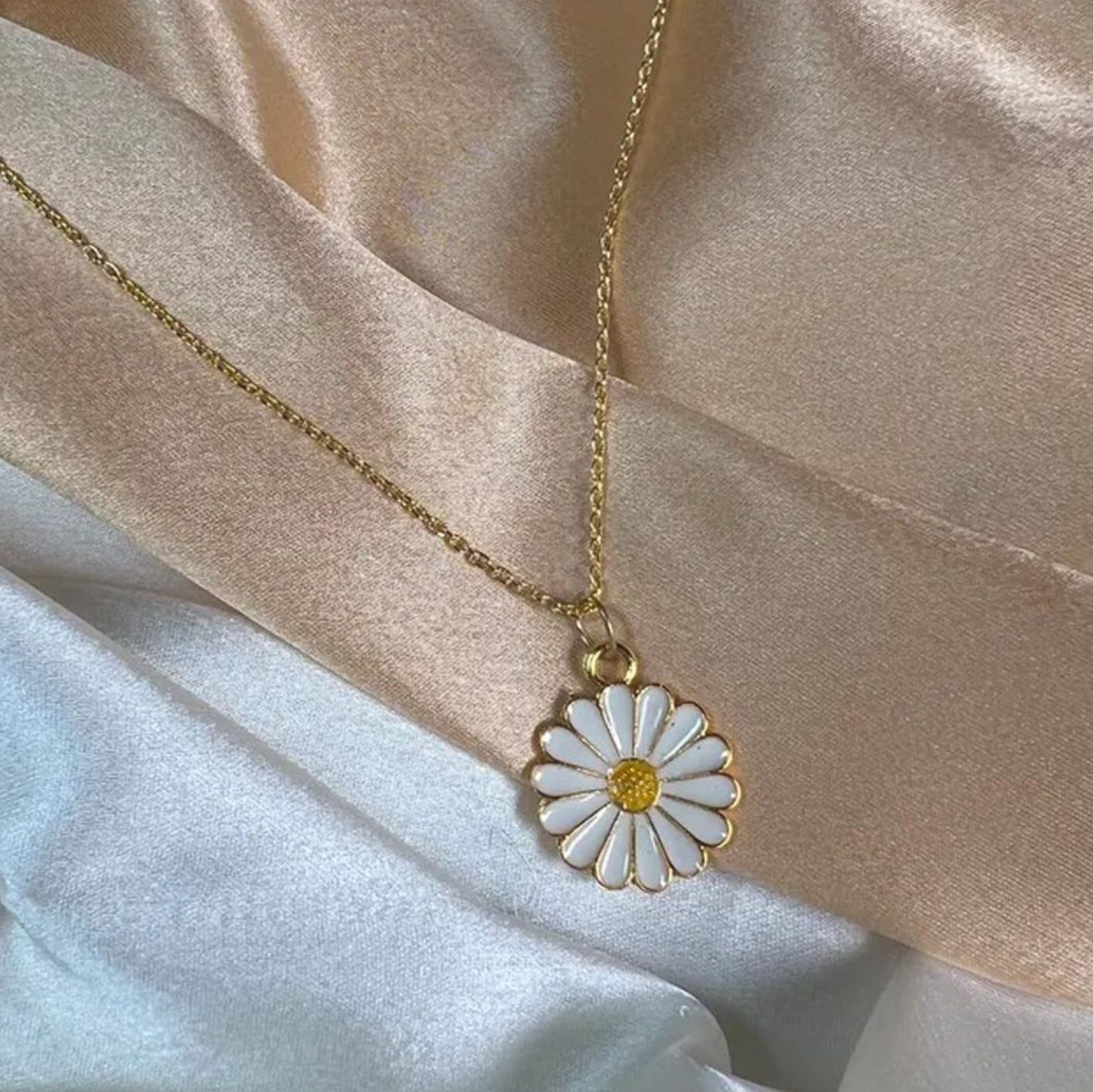 Daisy pendant